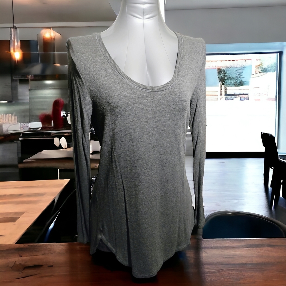 WHITE HOUSE 🖤 BLACK MARKET | ✨  Soft Lightweight Gray Blouse | EUC ✨ size M